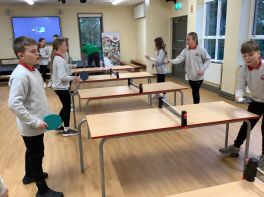 P7 show some fast forehands at table tennis!